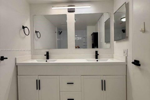 Condo in Plantation, Florida, 2 bedrooms  № 1974921 - photo 20