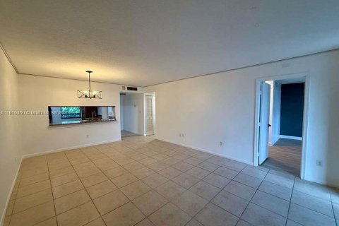 Condo in Plantation, Florida, 2 bedrooms  № 1974921 - photo 8
