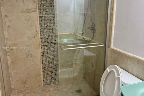 Condo in Plantation, Florida, 2 bedrooms  № 1974921 - photo 23