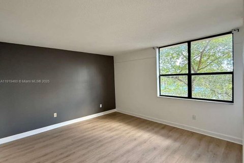 Condo in Plantation, Florida, 2 bedrooms  № 1974921 - photo 15