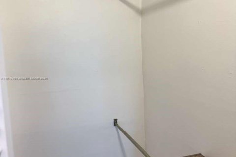 Condo in Plantation, Florida, 2 bedrooms  № 1974921 - photo 11