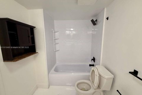 Condo in Plantation, Florida, 2 bedrooms  № 1974921 - photo 22