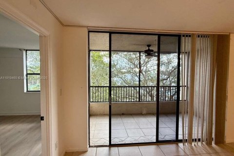 Condo in Plantation, Florida, 2 bedrooms  № 1974921 - photo 12