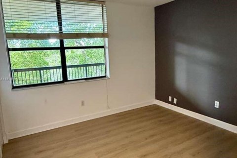 Condo in Plantation, Florida, 2 bedrooms  № 1974921 - photo 18