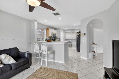 House in Davie, Florida 3 bedrooms, 180.51 sq.m. № 2044424 - photo 16