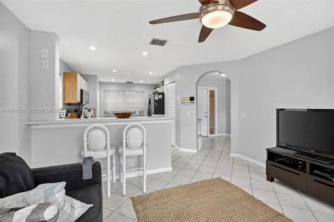 House in Davie, Florida 3 bedrooms, 180.51 sq.m. № 2044424 - photo 17