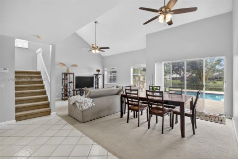 House in Davie, Florida 3 bedrooms, 180.51 sq.m. № 2044424 - photo 7