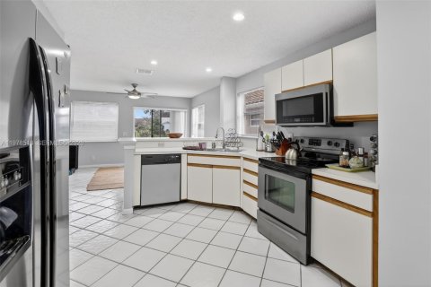 House in Davie, Florida 3 bedrooms, 180.51 sq.m. № 2044424 - photo 19