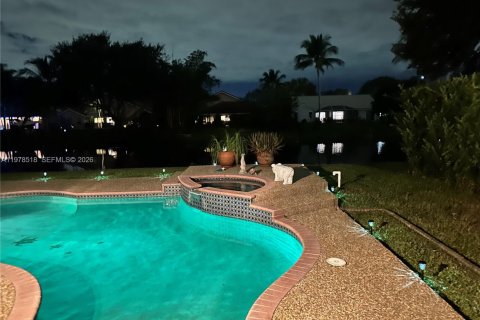 House in Davie, Florida 3 bedrooms, 180.51 sq.m. № 2044424