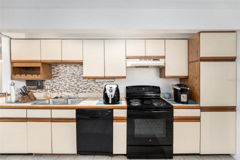 Condo in Palm Harbor, Florida, 2 bedrooms  № 1838467 - photo 10