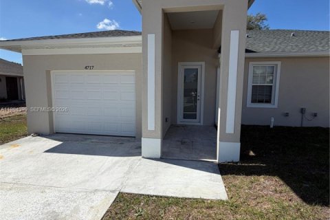 Villa ou maison à louer à Lehigh Acres, Floride: 3 chambres, 185.8 m2 № 2047671 - photo 3