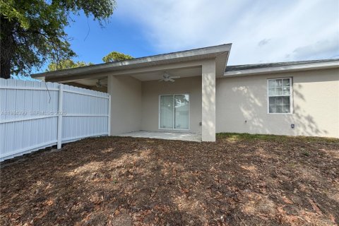 Villa ou maison à louer à Lehigh Acres, Floride: 3 chambres, 185.8 m2 № 2047671 - photo 10