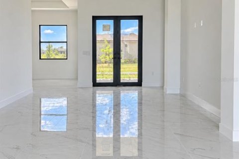 Villa ou maison à vendre à Cape Coral, Floride: 4 chambres, 195.75 m2 № 2437133 - photo 2