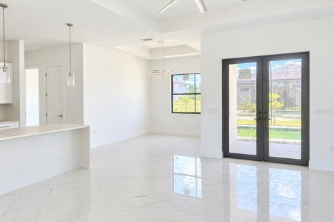 Villa ou maison à vendre à Cape Coral, Floride: 4 chambres, 195.75 m2 № 2437133 - photo 3