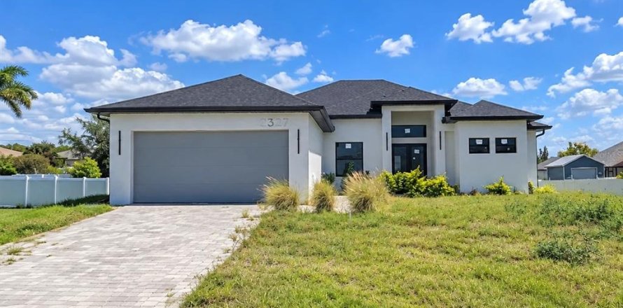 Villa ou maison à Cape Coral, Floride 4 chambres, 195.75 m2 № 2437133