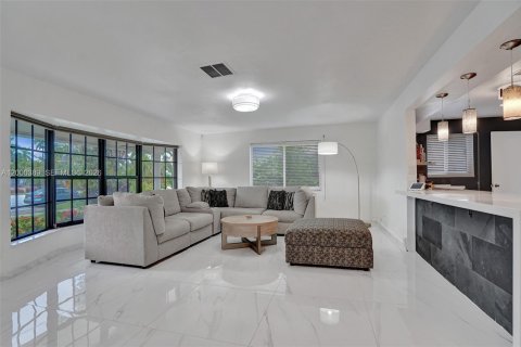 Casa en venta en Hollywood, Florida, 4 dormitorios, 184.23 m2 № 2065340 - foto 15