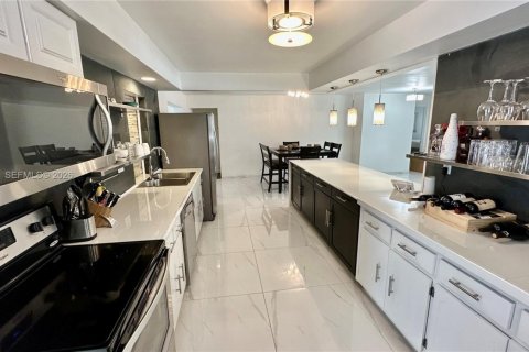 Casa en venta en Hollywood, Florida, 4 dormitorios, 184.23 m2 № 2065340 - foto 9