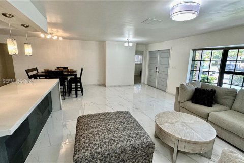 Casa en venta en Hollywood, Florida, 4 dormitorios, 184.23 m2 № 2065340 - foto 7
