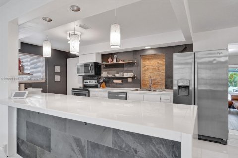 Casa en venta en Hollywood, Florida, 4 dormitorios, 184.23 m2 № 2065340 - foto 11