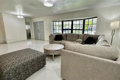 Casa en venta en Hollywood, Florida, 4 dormitorios, 184.23 m2 № 2065340 - foto 13