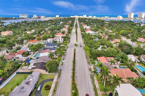 Casa en venta en Hollywood, Florida, 4 dormitorios, 184.23 m2 № 2065340 - foto 3