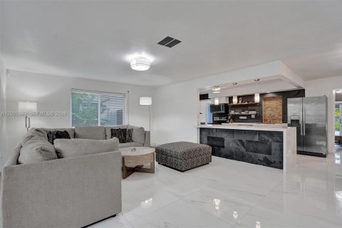 Casa en venta en Hollywood, Florida, 4 dormitorios, 184.23 m2 № 2065340 - foto 10