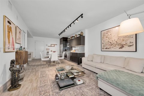 Condominio en venta en Miami, Florida, 1 dormitorio, 66.8 m2 № 1980545 - foto 1