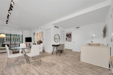 Condominio en venta en Miami, Florida, 1 dormitorio, 66.8 m2 № 1980545 - foto 6