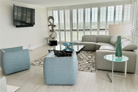 Снять в аренду кондоминиум в Тампа, Флорида 4 комнаты, 185.43м2, № 2092069 - фото 3