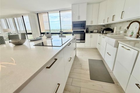 Снять в аренду кондоминиум в Тампа, Флорида 4 комнаты, 185.43м2, № 2092069 - фото 12