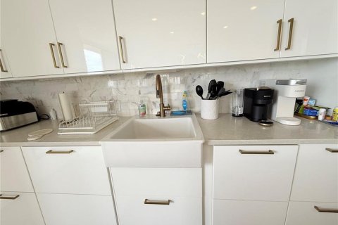 Снять в аренду кондоминиум в Тампа, Флорида 4 комнаты, 185.43м2, № 2092069 - фото 10