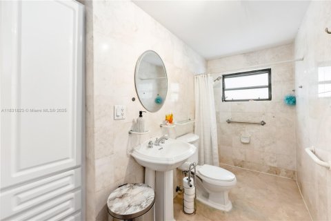 Villa ou maison à vendre à Miami, Floride: 5 chambres, 287.25 m2 № 1808973 - photo 23
