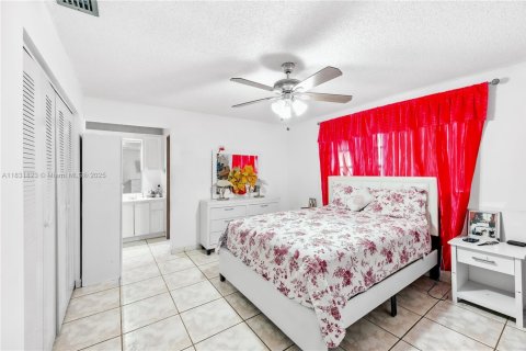 Villa ou maison à vendre à Miami, Floride: 5 chambres, 287.25 m2 № 1808973 - photo 18