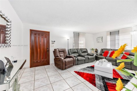 Villa ou maison à vendre à Miami, Floride: 5 chambres, 287.25 m2 № 1808973 - photo 8