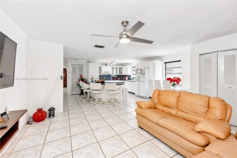 Villa ou maison à vendre à Miami, Floride: 5 chambres, 287.25 m2 № 1808973 - photo 17