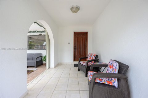 Villa ou maison à vendre à Miami, Floride: 5 chambres, 287.25 m2 № 1808973 - photo 4