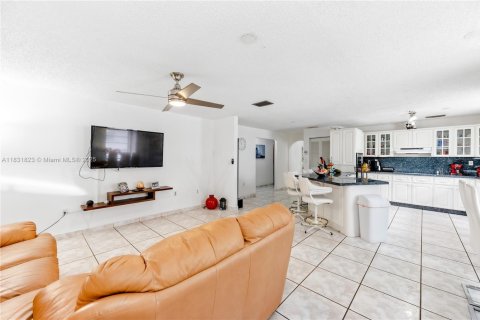 Villa ou maison à vendre à Miami, Floride: 5 chambres, 287.25 m2 № 1808973 - photo 16
