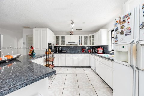 Villa ou maison à vendre à Miami, Floride: 5 chambres, 287.25 m2 № 1808973 - photo 14