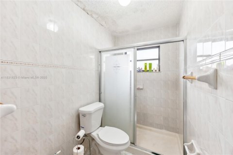 Villa ou maison à vendre à Miami, Floride: 5 chambres, 287.25 m2 № 1808973 - photo 20