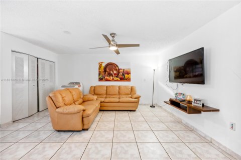 Villa ou maison à vendre à Miami, Floride: 5 chambres, 287.25 m2 № 1808973 - photo 12