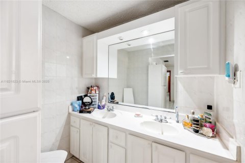 Villa ou maison à vendre à Miami, Floride: 5 chambres, 287.25 m2 № 1808973 - photo 19