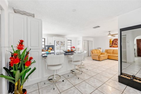 Villa ou maison à vendre à Miami, Floride: 5 chambres, 287.25 m2 № 1808973 - photo 10