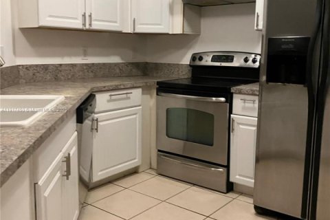 Condominio en alquiler en Pompano Beach, Florida, 2 dormitorios, 96.15 m2 № 1972181 - foto 3