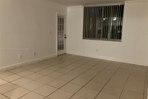 Condominio en Pompano Beach, Florida, 2 dormitorios  № 1972181