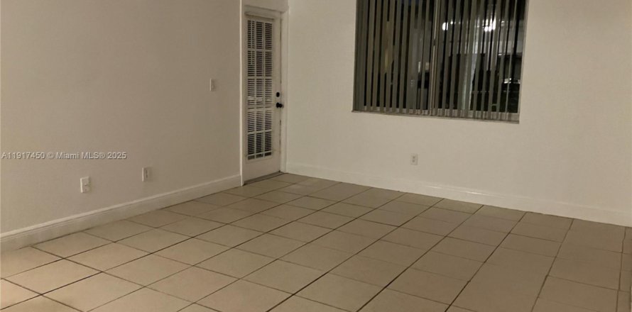 Condominio en Pompano Beach, Florida, 2 dormitorios  № 1972181