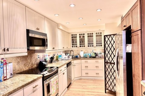 Copropriété à vendre à Hallandale Beach, Floride: 2 chambres, 130.06 m2 № 2090453 - photo 4