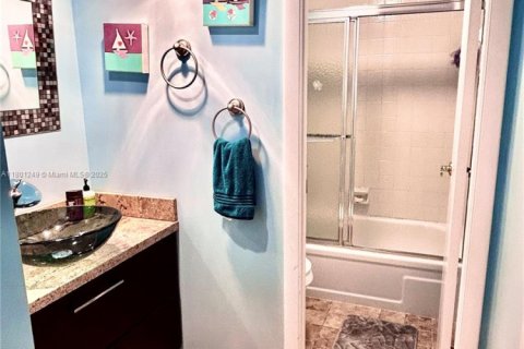 Copropriété à vendre à Hallandale Beach, Floride: 2 chambres, 130.06 m2 № 2090453 - photo 10