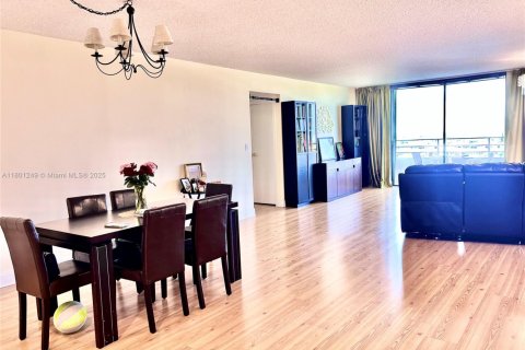 Copropriété à vendre à Hallandale Beach, Floride: 2 chambres, 130.06 m2 № 2090453 - photo 6