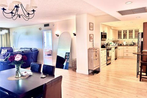 Condo à Hallandale Beach, Floride, 2 chambres  № 2090453