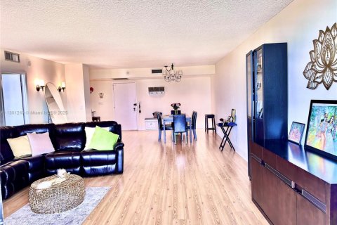 Copropriété à vendre à Hallandale Beach, Floride: 2 chambres, 130.06 m2 № 2090453 - photo 5